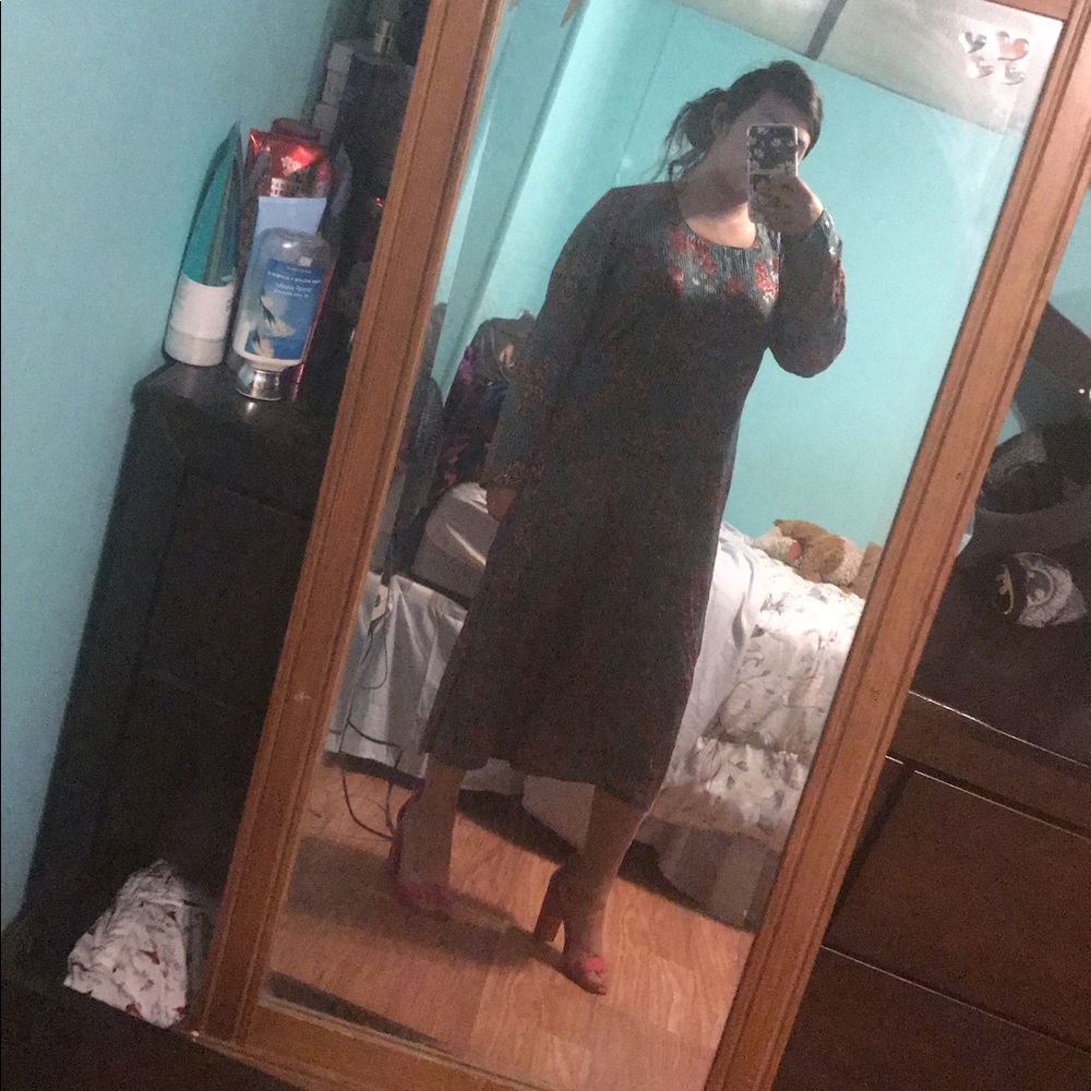 Dress - Picture 2 of 4